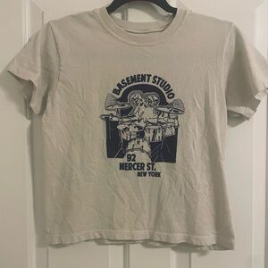 BRANDY MELVILLE graphic tee size-S color-off white-beige